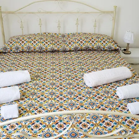 Duchessa * 카스텔라마레델골포